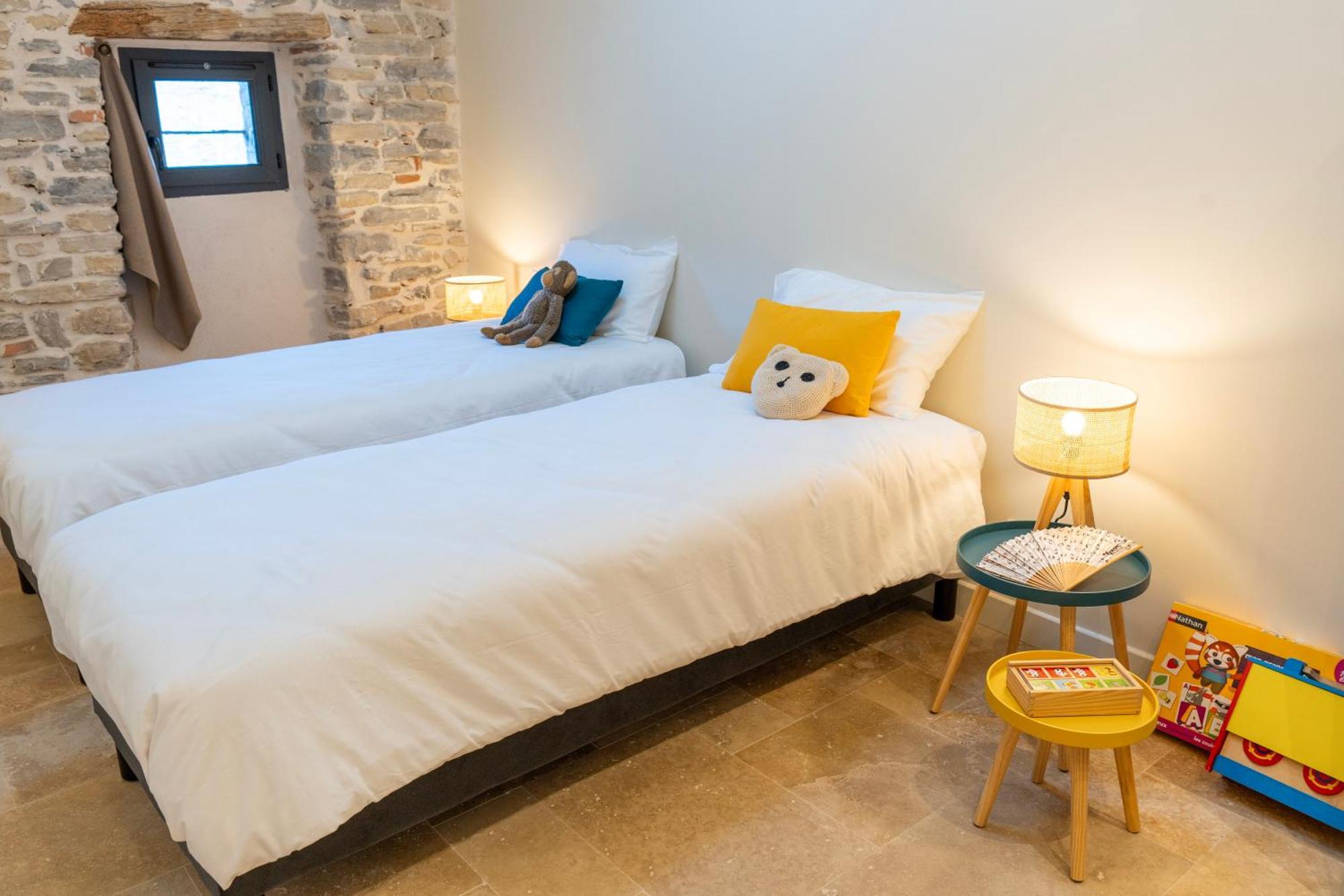 Hotel Les Terres Aoyama Saint Julien Les Rosiers Esterno foto