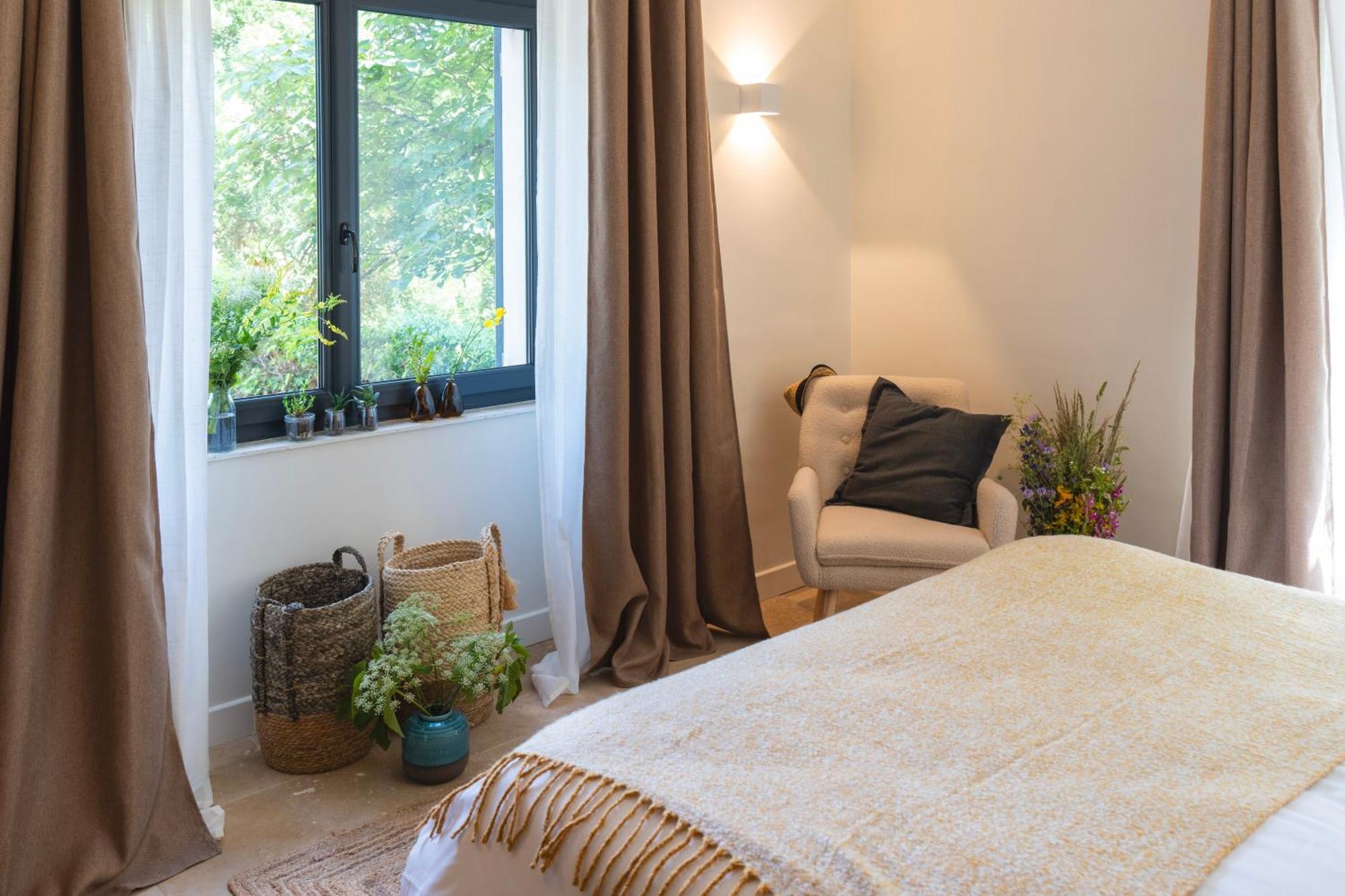 Hotel Les Terres Aoyama Saint Julien Les Rosiers Esterno foto