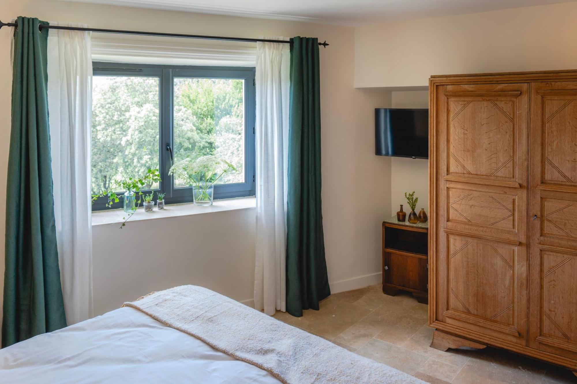 Hotel Les Terres Aoyama Saint Julien Les Rosiers Esterno foto
