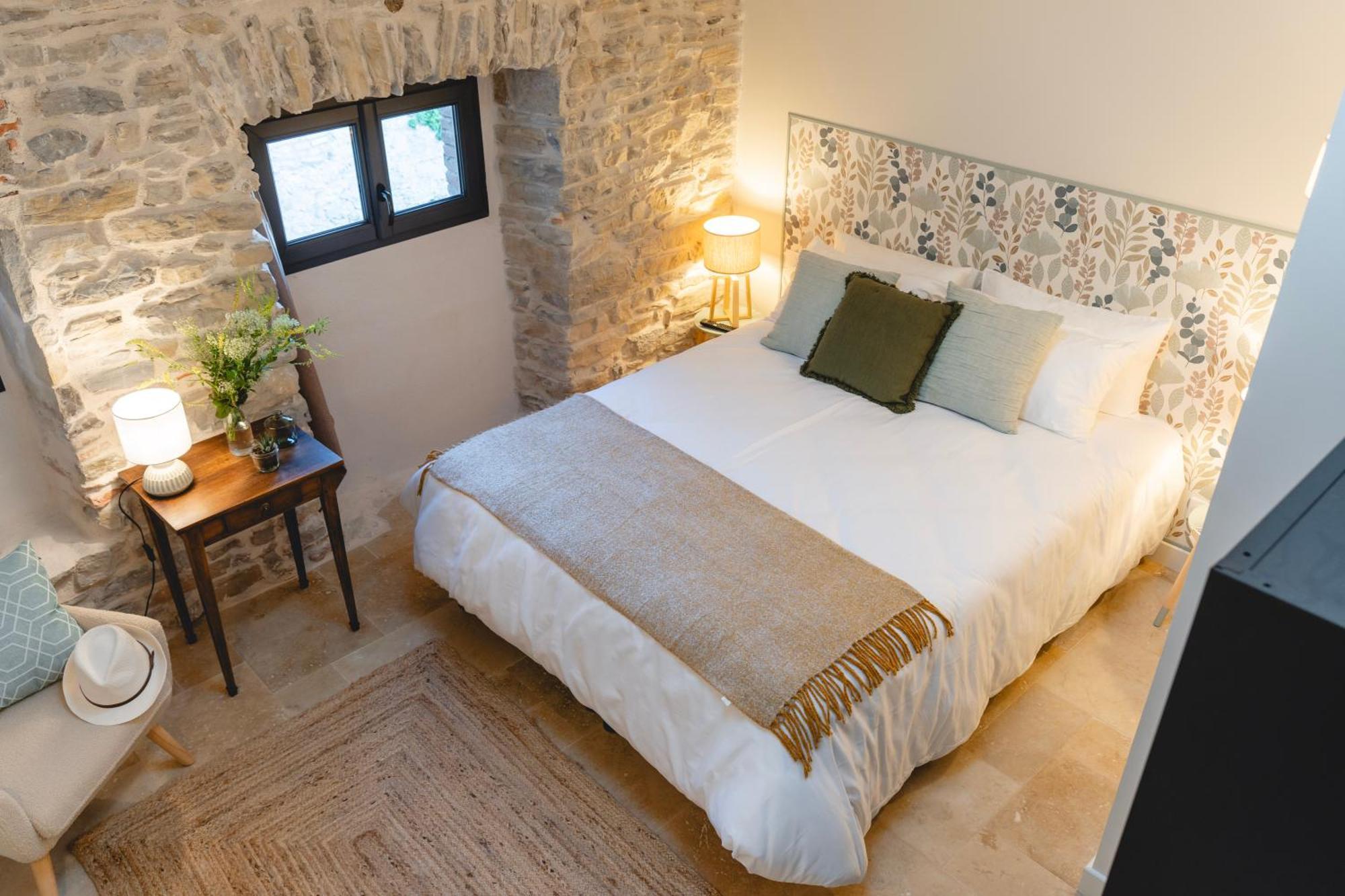 Hotel Les Terres Aoyama Saint Julien Les Rosiers Esterno foto