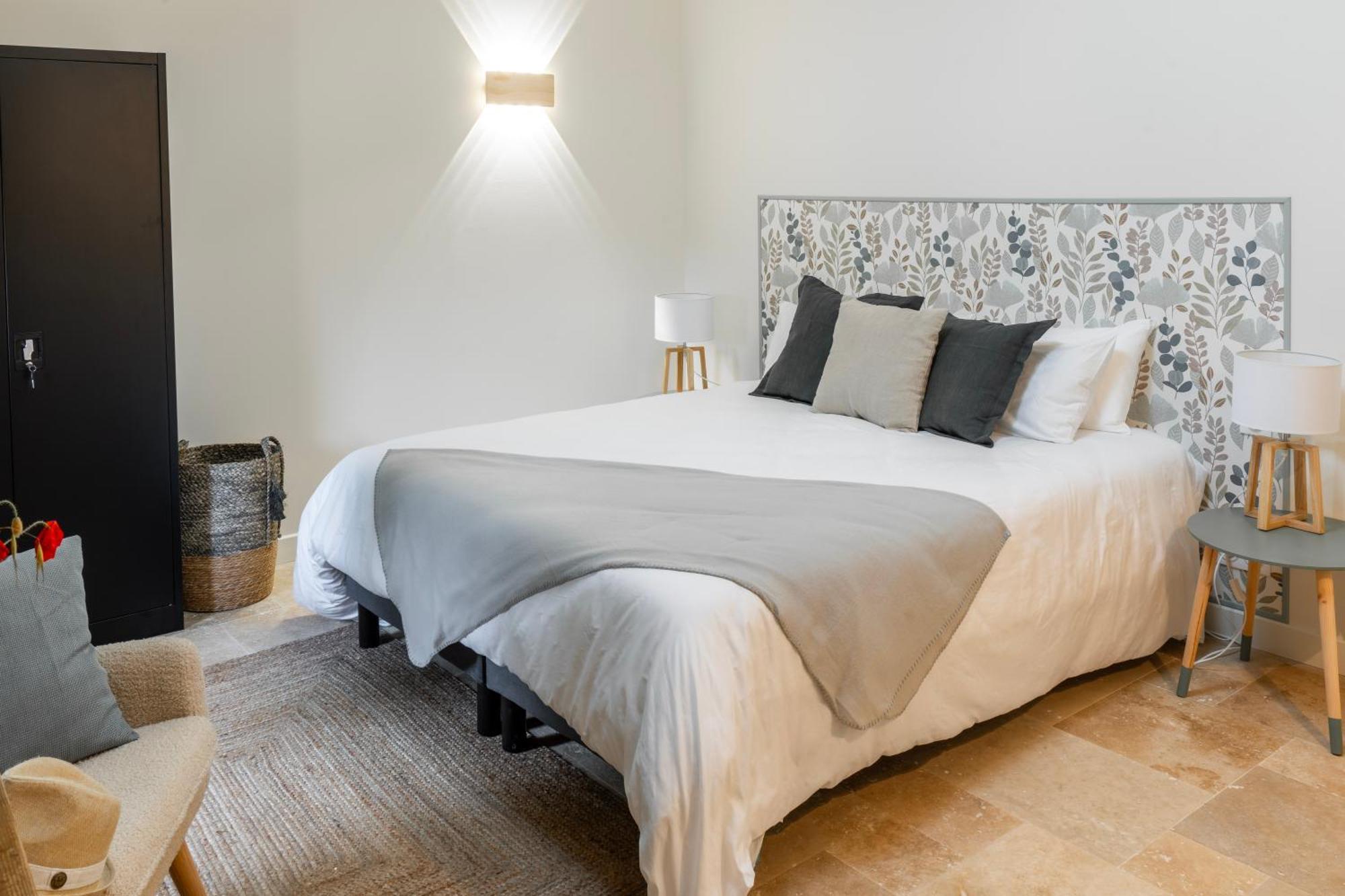 Hotel Les Terres Aoyama Saint Julien Les Rosiers Esterno foto