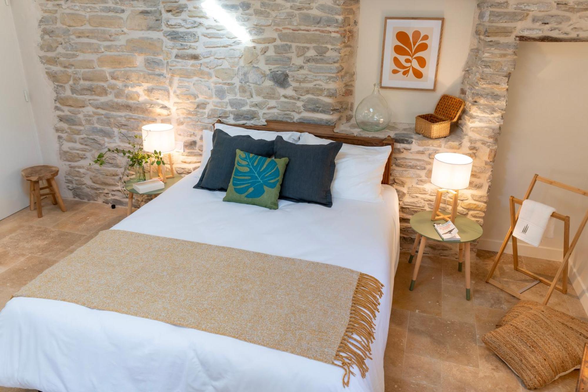 Hotel Les Terres Aoyama Saint Julien Les Rosiers Esterno foto